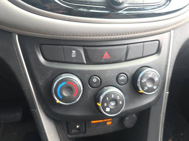 Used 2018 Chevrolet Trax LT w/ Driver Confidence Package AWD/4WD image 24