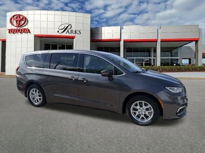 Used 2023 Chrysler Pacifica Touring-L
