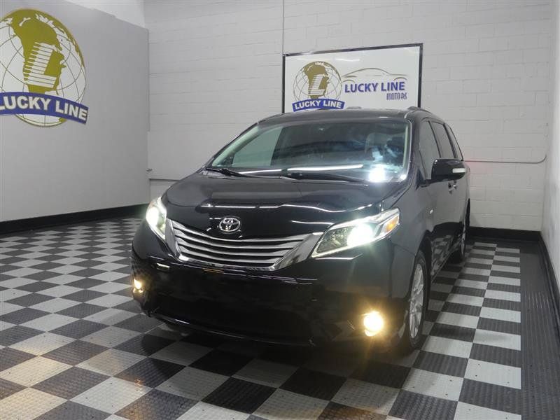 Used 2017 Toyota Sienna Limited Premium AWD/4WD image 4