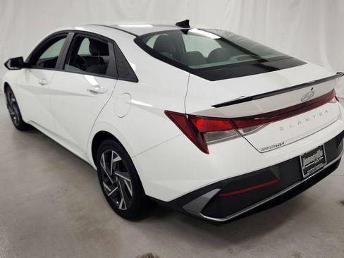 Used 2025 Hyundai Elantra Sport FWD image 5