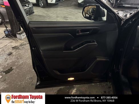 Used 2025 Toyota Highlander XLE image 15