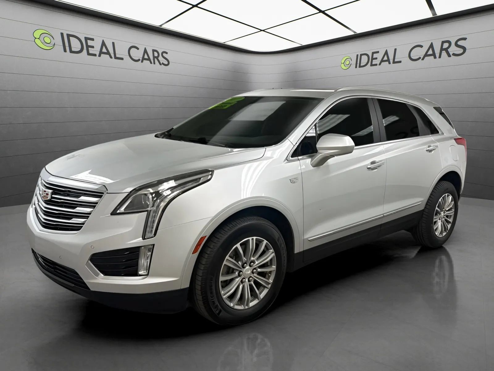Used 2017 Cadillac XT5 Luxury FWD image 1