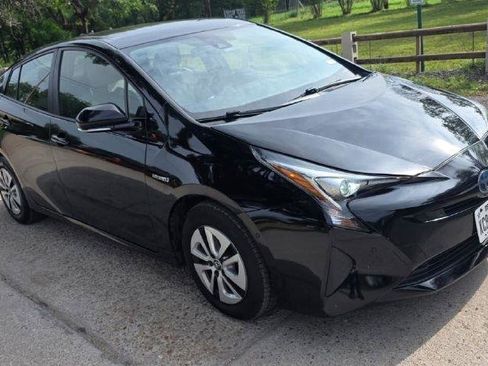 Used 2018 Toyota Prius Two w/ Prius Two Safety Plus Package FWD image 3