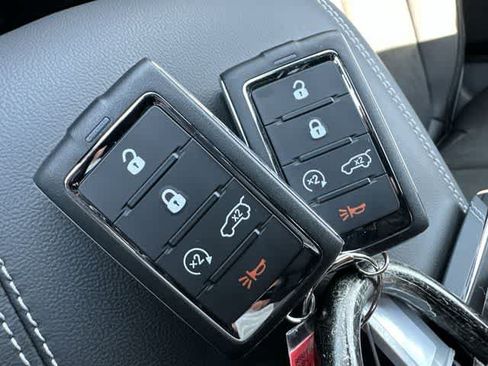 Used 2023 Jeep Grand Cherokee Altitude AWD/4WD image 12