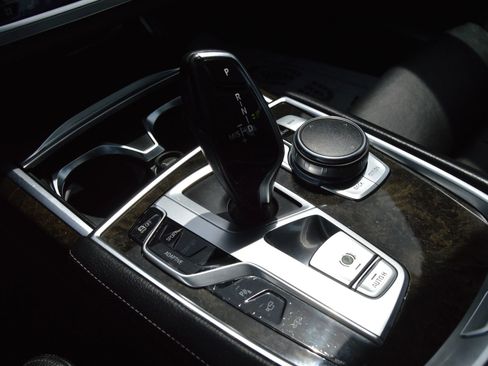 Used 2016 BMW 740i RWD image 19