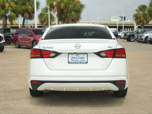 Used 2024 Nissan Altima 2.5 SV FWD image 5