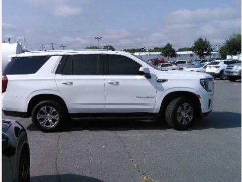 Used 2023 GMC Yukon SLE AWD/4WD image 9