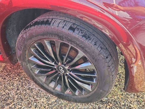 Used 2021 INFINITI QX80 Premium Select w/ All-Season Package AWD/4WD image 2