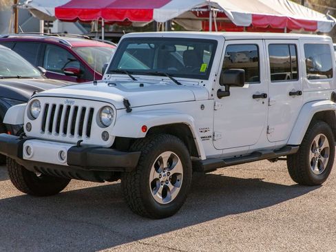 Used 2016 Jeep Wrangler Unlimited Sahara w/ Connectivity Group image 9