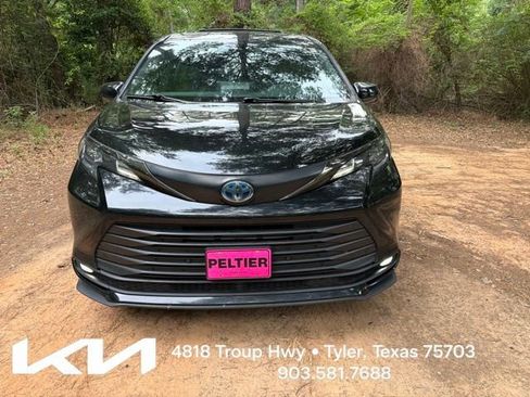 Used 2024 Toyota Sienna XLE Woodland Edition AWD/4WD image 2