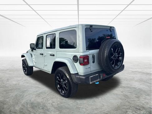 Used 2024 Jeep Wrangler Unlimited Sahara AWD/4WD image 6
