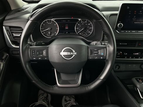 Used 2025 Nissan Rogue SV FWD image 28