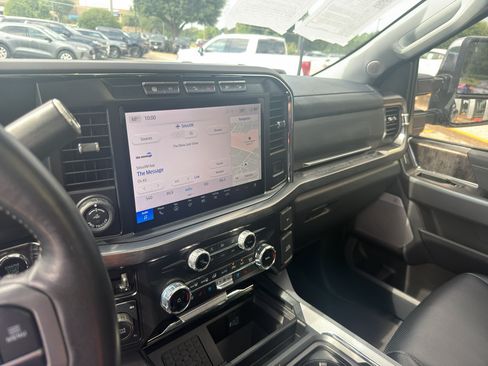 Used 2024 Ford F250 Lariat w/ Lariat Ultimate Package AWD/4WD image 10