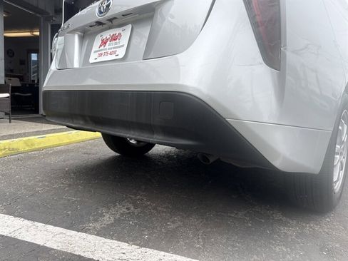 Used 2016 Toyota Prius Three Touring image 23