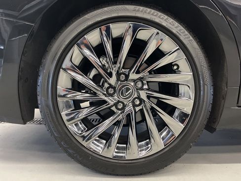 Used 2024 Lexus ES 350 Ultra Luxury w/ Accessory Package (Z2) image 34