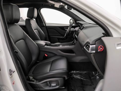 Used 2019 Jaguar F-PACE Premium image 31