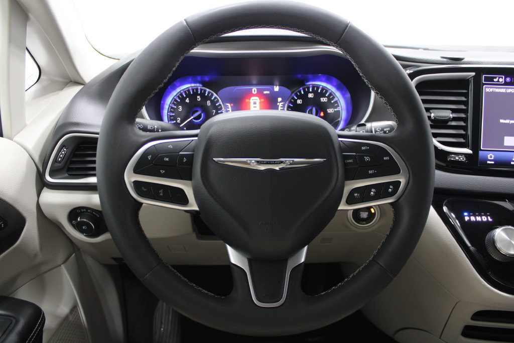 Used 2022 Chrysler Pacifica Touring-L FWD image 27