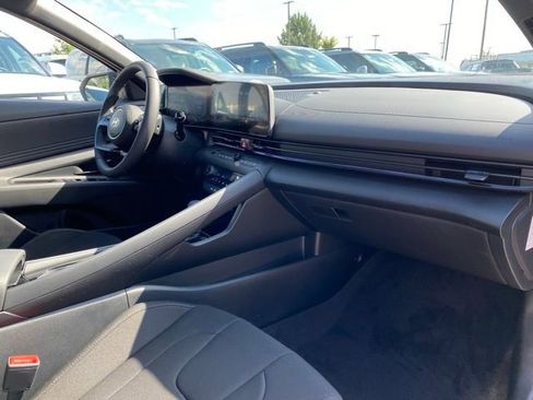 New 2025 Hyundai Elantra SEL FWD image 30