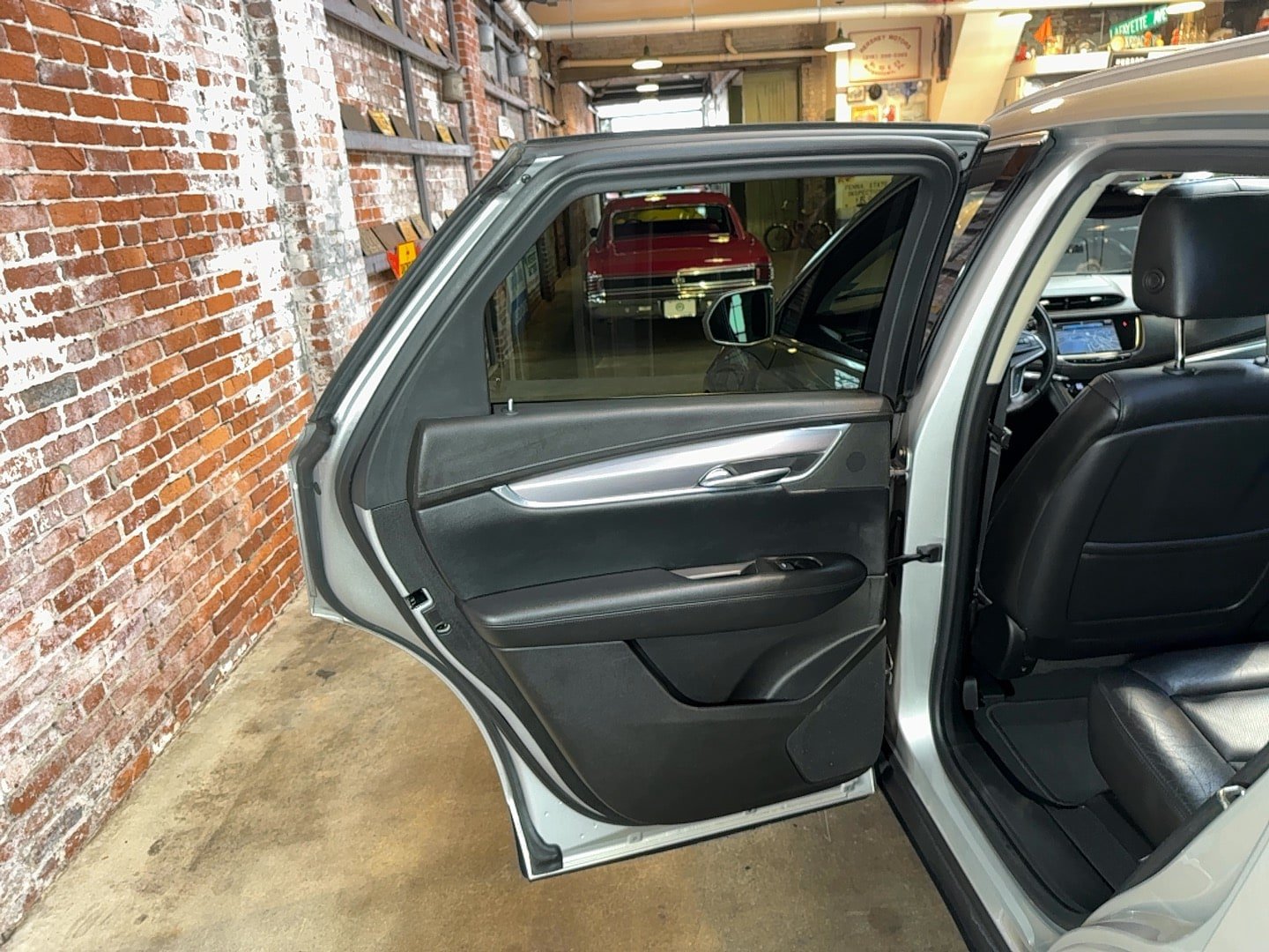 Used 2017 Cadillac XT5 Luxury w/ Driver Awareness Package AWD/4WD image 63