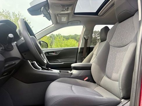 Used 2019 Toyota RAV4 XLE FWD image 27