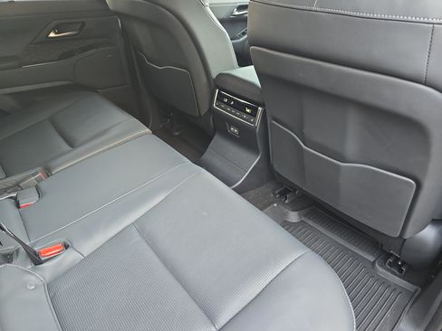 Used 2025 Lexus GX 550 w/ Accessory Package (2T) AWD/4WD image 11