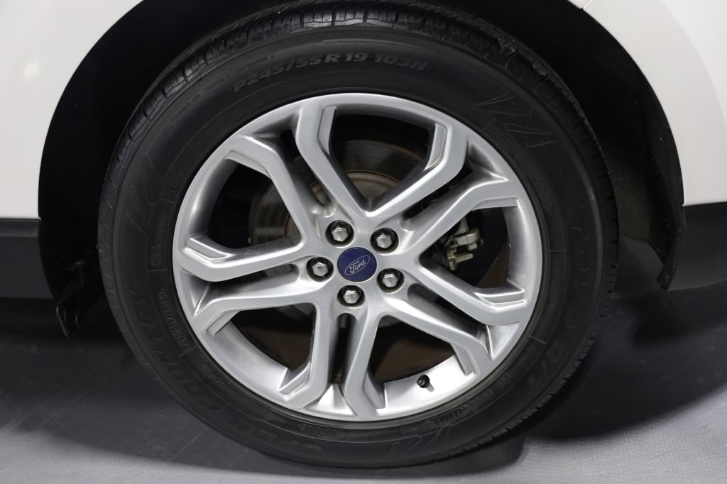 Used 2018 Ford Edge Titanium w/ Technology Package FWD image 38