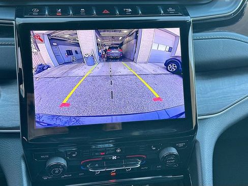 Used 2023 Jeep Grand Cherokee L Limited w/ Trailer Tow Group (B) image 15