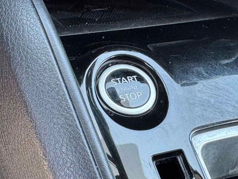 Used 2024 Nissan Versa SV FWD image 30