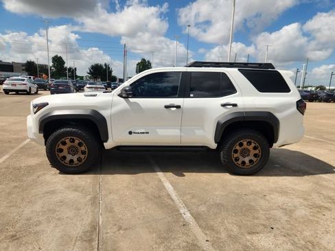 Certified 2025 Toyota 4Runner Trailhunter AWD/4WD image 4