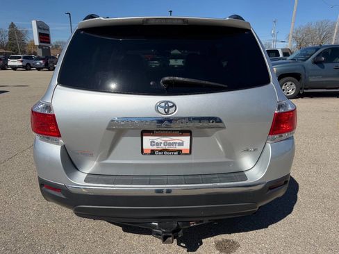Used 2012 Toyota Highlander SE w/ Tow Pkg image 4
