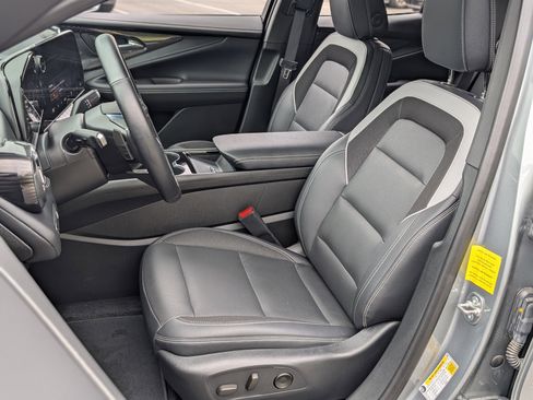 Used 2024 Chevrolet Blazer EV LT image 16