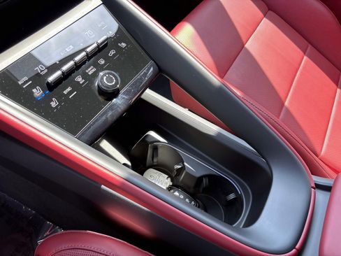 Certified 2025 Porsche Macan 4S Electric image 33