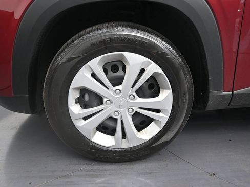 Used 2025 Chevrolet Trax LS FWD image 9