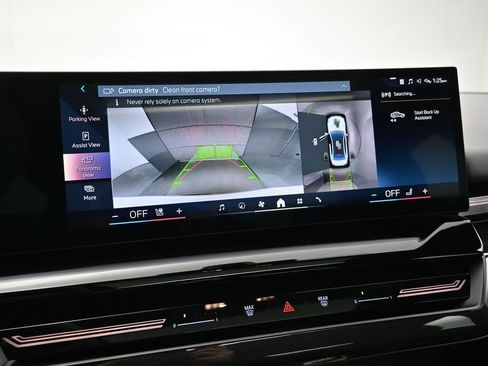 Used 2025 BMW 530i xDrive w/ Premium Package image 16