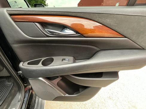 Used 2017 Cadillac Escalade Luxury AWD/4WD image 31