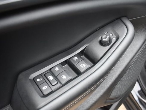 Used 2024 Jeep Grand Cherokee Altitude RWD image 11