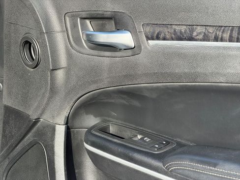 Used 2020 Chrysler 300 Limited RWD image 25