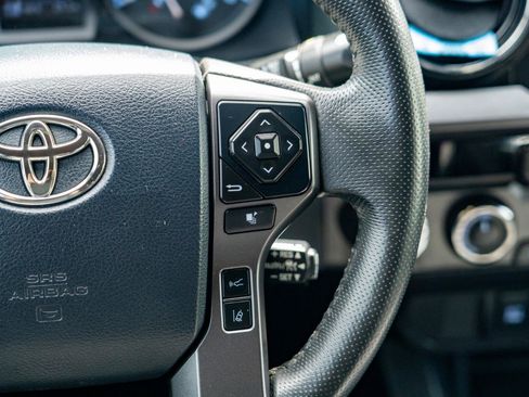 Used 2018 Toyota Tacoma TRD Off-Road AWD/4WD image 21