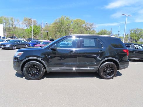 Used 2018 Ford Explorer XLT AWD/4WD image 3