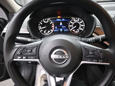 Used 2024 Nissan Altima 2.5 SV FWD image 17