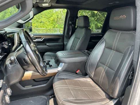 Used 2024 Chevrolet Silverado 2500 High Country w/ High Country Premium Package AWD/4WD image 3