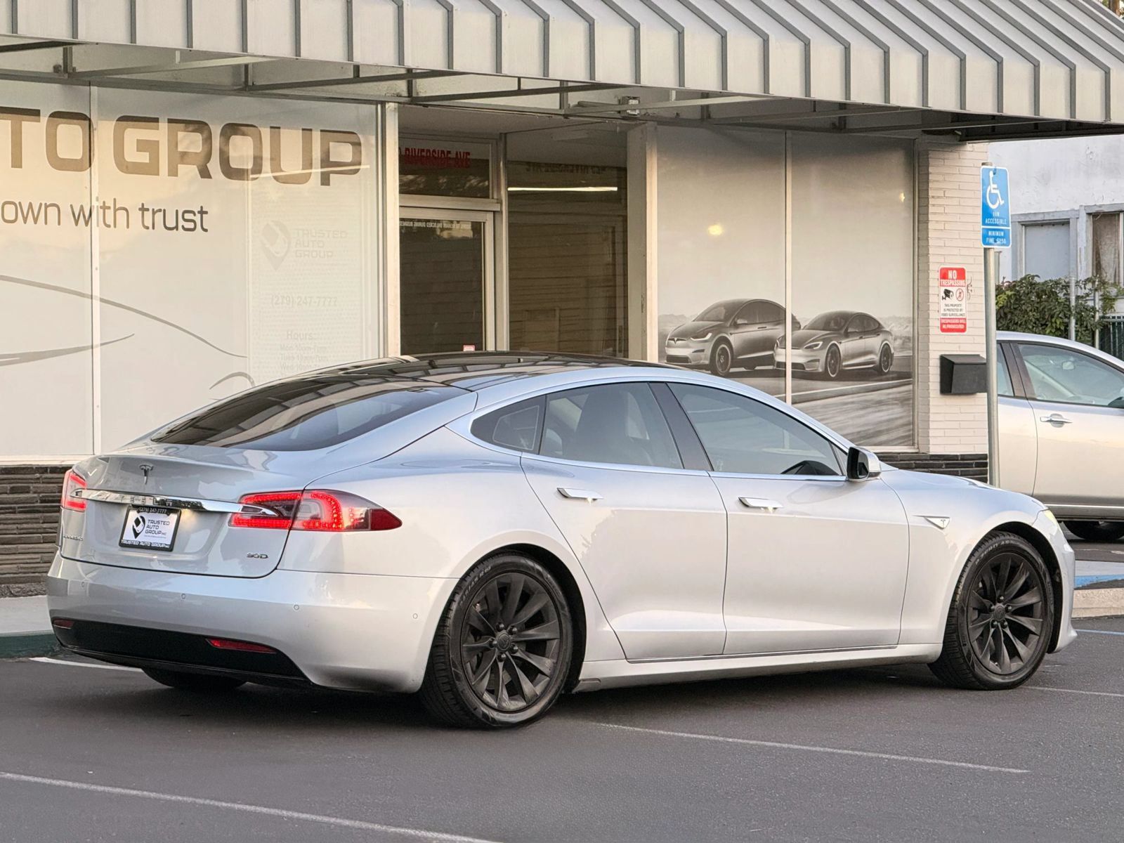 Used 2016 Tesla Model S 90D AWD/4WD image 4