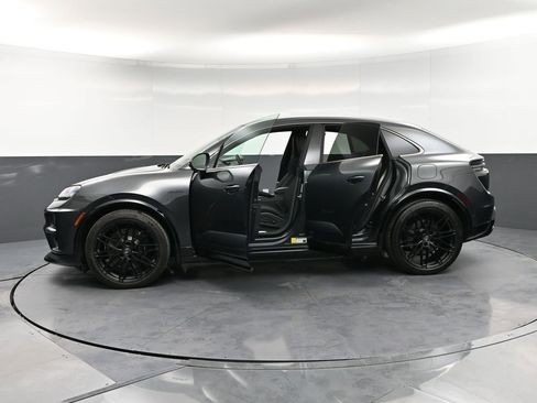 Certified 2024 Porsche Macan Turbo Electric AWD/4WD image 40
