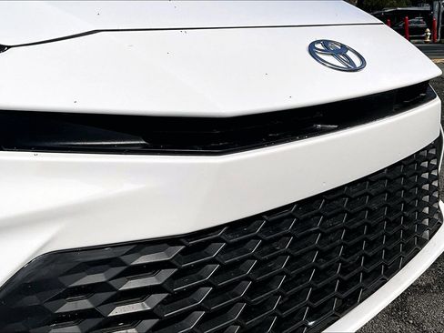 Used 2025 Toyota Camry SE image 28