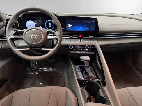 Used 2024 Hyundai Elantra SEL w/ Convenience Package image 10