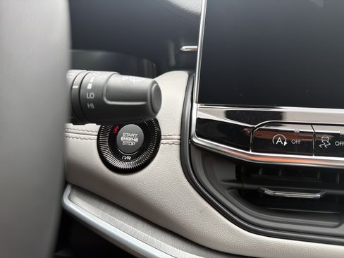New 2026 Jeep Compass Limited AWD/4WD image 17