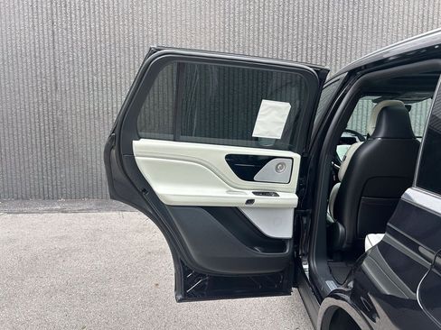 New 2026 Lincoln Aviator Black Label AWD/4WD image 17