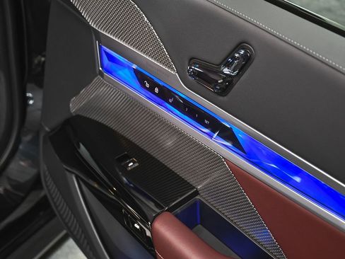 Used 2023 BMW 760i xDrive w/ Parking Assistance Package image 22