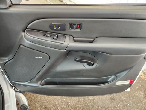Used 2006 Chevrolet Silverado 1500 LT w/ Onstar Plus Package AWD/4WD image 13
