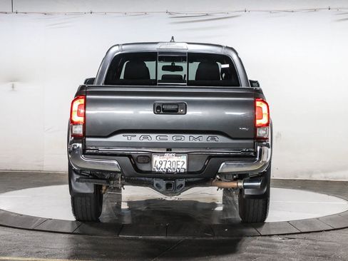 Certified 2017 Toyota Tacoma TRD Off-Road w/ Tow Package RWD image 4